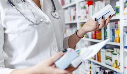 Правительство ввело 10% НДС на лекарства. А теперь «рекомендовало» аптекам не дать вырасти ценам больше, чем на 4,9%. Это как?
