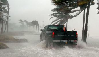 Исследователи из США предупредили, что из-за глобального потепления ураганы во всем мире будут становиться все разрушительнее
