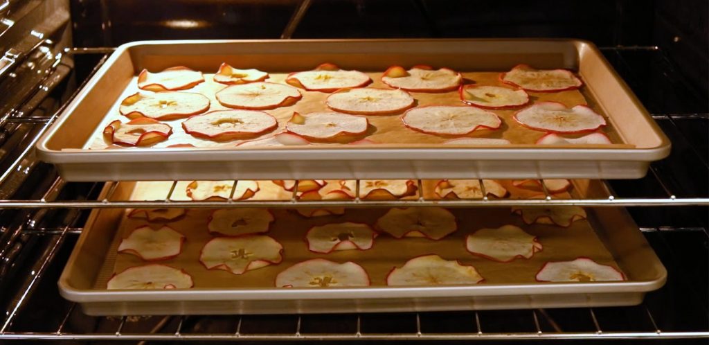 Как сушить яблоки в духовке газовой плиты