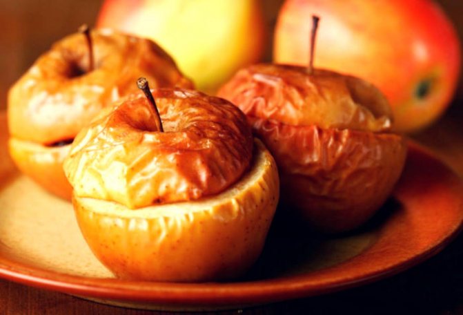 Печеные яблоки: польза и вред, калорийность, противопоказания
