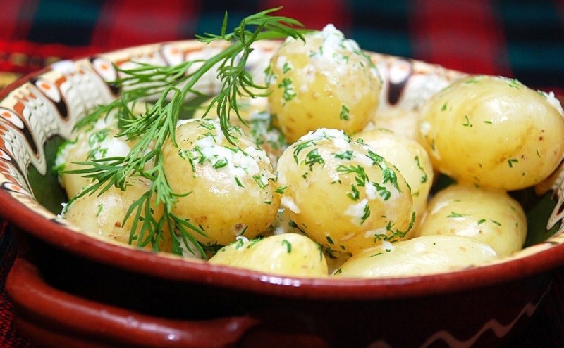 Как варить картошку в кастрюле, рецепт с фото пошагово - aikimaster.ru
