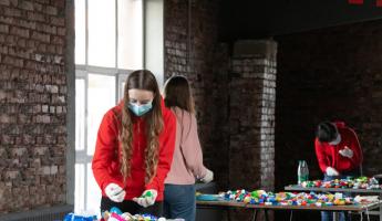 Белорусы собрали более 55 тонн пластиковых крышечек в помощь детям