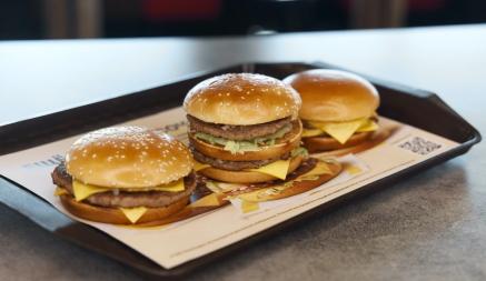В МакДональдсе изменили процедуру приготовления бургеров из говядины