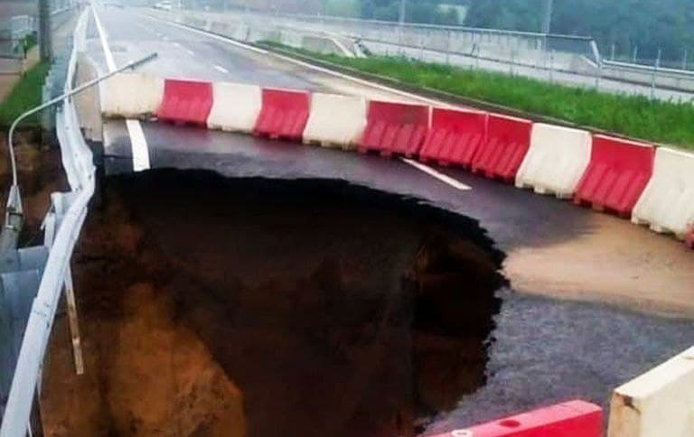 Из-за сильного ливня некоторые улицы Гродно стали похожи