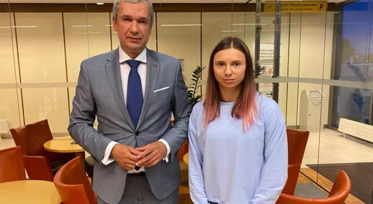 Тимановская встретилась в Варшаве с Латушко. И стала работницей МВД Беларуси. Это как?