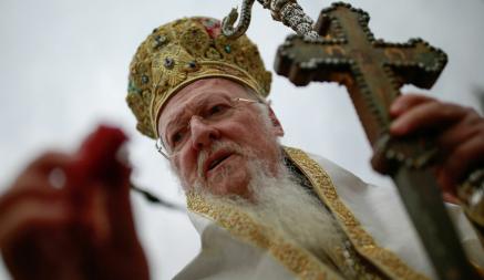 Глава всех православных патриарх Варфоломей прилетел в США и попал в больницу