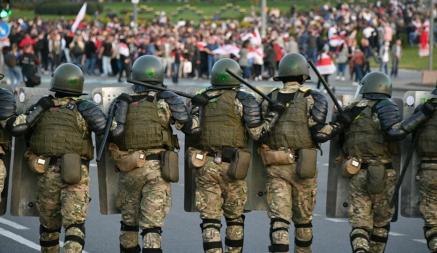 Правительство Беларуси предложило разрешить ВВ МВД чаще стрелять и применять военную технику. Что ещё разрешат?