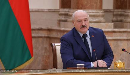 Появилась «идеология белорусского государства». Что еще изменили в проекте Конституции после «всенародного обсуждения»?