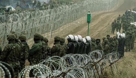 «Дело зашло слишком далеко» — Польша готова обратиться к НАТО из-за кризиса на границе с Беларусью. Что происходит на границе?