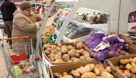 За год цена на картошку в Беларуси выросла на 77%. В Польше и Украине она дешевле вдвое. Что происходит?