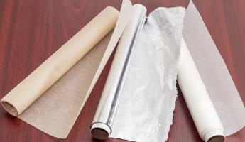 Можно ли заменить фольгу, пергаментную и вощеную бумагу во время готовки друг другом? В некоторых случаях замена совершенно недопустима