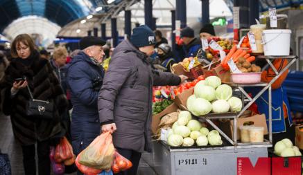Бабушки на рынках все? В СМИ пишут, что белорусам запретили торговать на рынке без специальной справки. А что на самом деле?