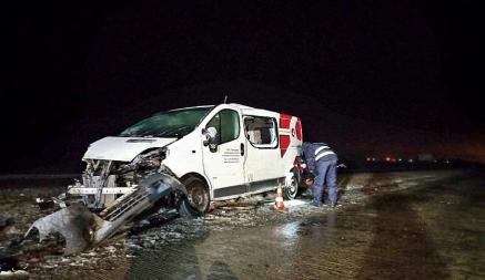 Ледяной дождь и нечищеные трассы. В аварии под Минском маршрутка столкнулась с легковушкой. Погибла девушка и пострадали 9 пассажиров. Что известно