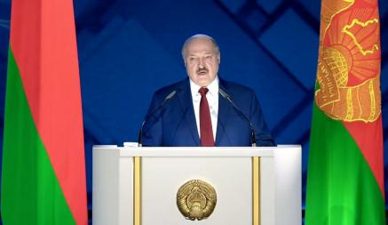 «Возьму пулемет и пойду» — Лукашенко вспомнил про «Сашу 3%», пообещал продавать белорусских ученых и рассказал, где в Беларуси «деревня будущего»