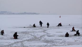 Сразу десять рыбаков провалились под лёд в Гродненской области 1 января