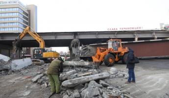В самом центре Минска ночью из-за обрушения моста перекрыли Немигу. Как пойдет общественный транспорт? Подробности