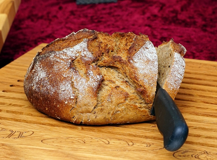 Почему не стоит покупать нарезанный хлеб? А хранить в холодильнике? Узнали у специалистов