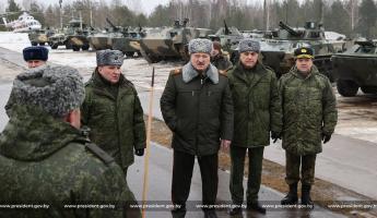 Подарок от «старших братьев»? Лукашенко пообещал разместить в Беларуси российскую технику и «сверхъядерное» оружие. Это что такое?