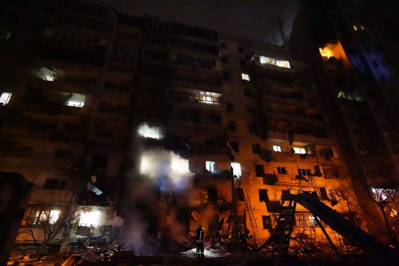 Русские пускают ракеты по Киеву, разрушен жилой дом. Украинцы отбили Гостомель. Что известно с фронтов в Украине утром 25 февраля?
