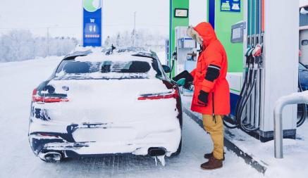 Бензин в Беларуси один из самых дешевых в Европе, но недоступный — Рейтинг. Это как?