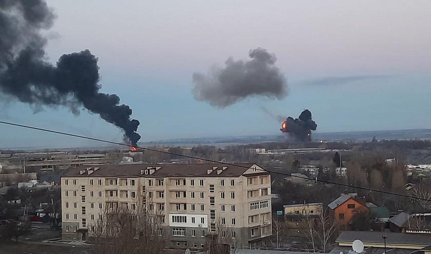 «Нахожусь в Киеве. Все спокойно кроме паники. Пробки на выезд