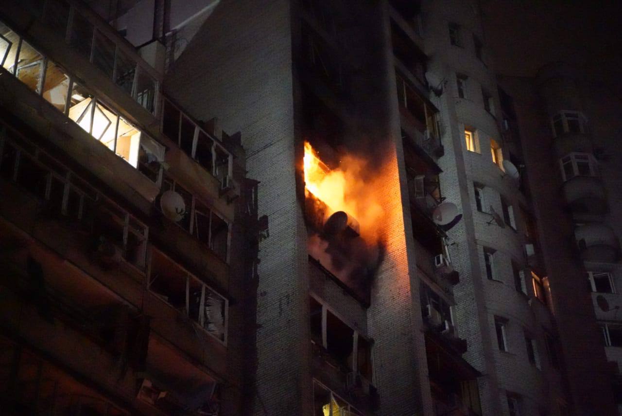 Русские пускают ракеты по Киеву, разрушен жилой дом. Украинцы отбили Гостомель. Что известно с фронтов в Украине утром 25 февраля?
