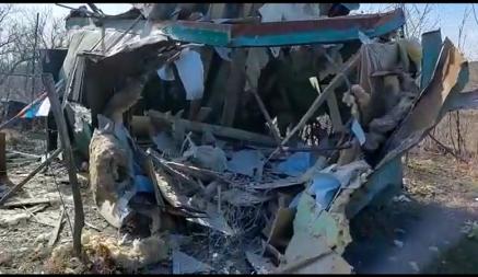 «Могут фантазировать сколько угодно» — ФСБ показала видео разрушенного «украинским снарядом» сарая и назвала его «местом несения службы». Что говорят в Украине?