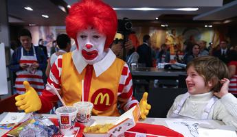 Что будет с 62 тыс работников? McDonald’s решил закрыть все рестораны в России — The Independent
