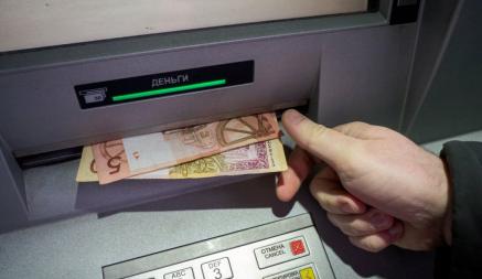 Лимит на снятие денег и не только. Рассказываем, какие ограничения ввели банки для белорусов