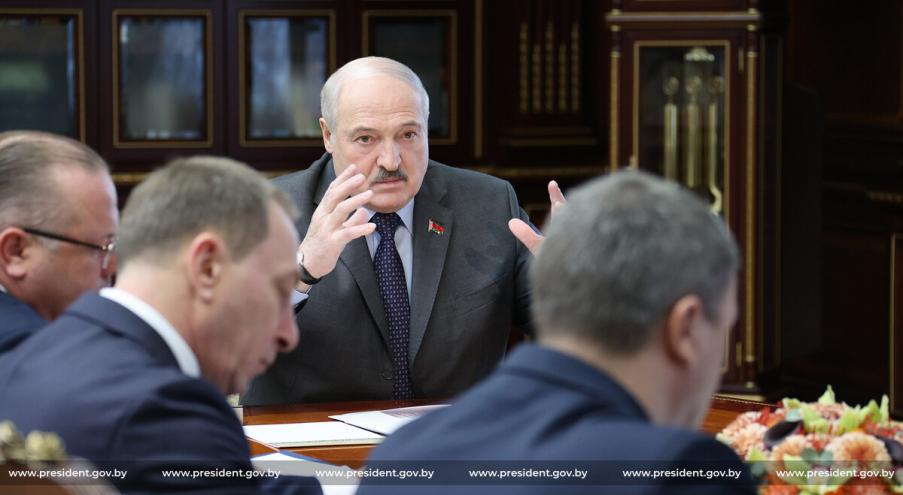 По словам Лукашенко, «экономика — прежде всего», а