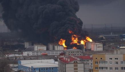 Взрывы на нефтебазе в Белгороде. Что произошло на самом деле? В Украине и России рассказали, чьи были вертолеты