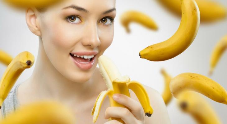 Отбелить зубы можно… бананом?! Нашли способ как — эффект уже через неделю
