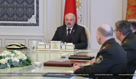 «Только с нас посмеиваются» — Лукашенко и чиновники рассказали о «правде без штанов» и посоветовали не бояться «пропаганды»