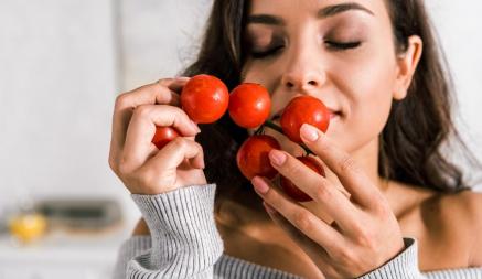 Как правильно поливать помидоры? Узнали, сколько им нужно воды. И почему это нужно делать не один раз в день?