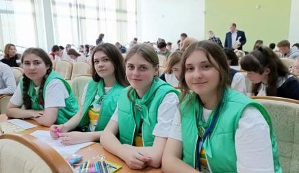 «Как в советские времена не будет» — В Минобре рассказали, кто сошьет обязательную форму для белорусских школьников. На сколько подорожает?