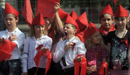 Школьников в Беларуси снова обяжут ходить в форме. И учителей тоже? В Минобразования рассказали о планах на смартфоны и патриотизм