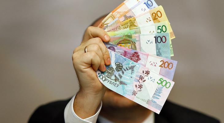 «Ситуация нетипичная» — Экономисты рассказали, будет ли резкая девальвация в Беларуси