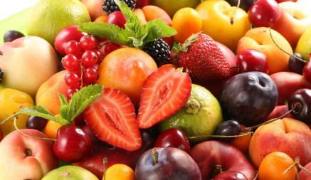 Сколько калорий в арбузах, клубнике и черешне? Составили список летних фруктов и ягод