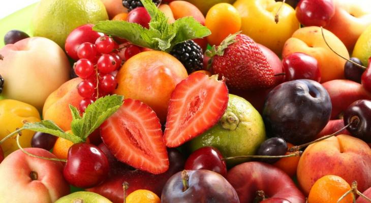 Сколько калорий в арбузах, клубнике и черешне? Составили список летних фруктов и ягод