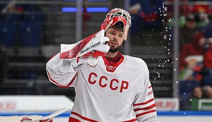 «Что это за такое шапито» — В России устроили полицейскую облаву на вратаря сборной по хоккею. И сразу отправили на север