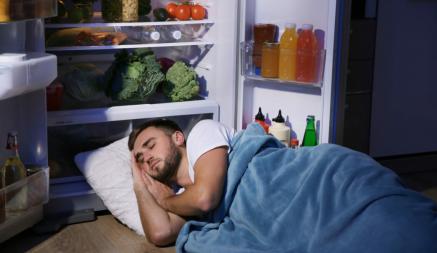Как заснуть в жару? Нашли 5 советов от экспертов. Почему нельзя спать голым?