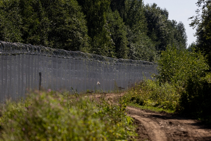 Литва достроила на границе с Беларусью забор протяженностью 502 км