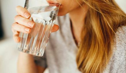 Что будет с организмом, если каждое утро пить стакан теплой воды? Четыре полезных эффекта