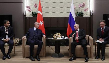 Не пил воду и не остался на ужин. Встреча Эрдогана с Путиным в Сочи прошла не по плану — Коммерсант