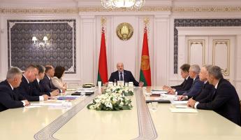 «Мы будем телепаться» — Лукашенко рассказал, какие партии должны быть в Беларуси