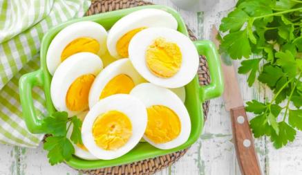 Не едите яйца на завтрак? ВОЗ советует делать это каждому. Сколько штук в день?