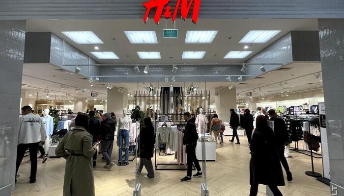 В Минске временно открылся H&M, чтобы уйти навсегда. Что там продается и какие цены?