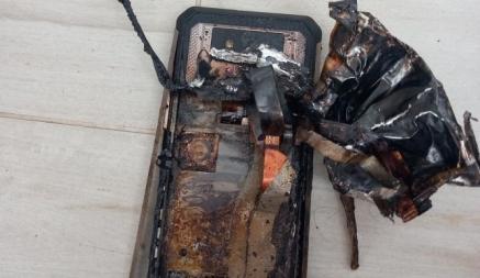 В Гродно в квартире взорвался смартфон. Владелец сам справился с пожаром