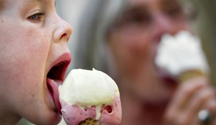 Белорусские врачи рассказали, когда горло нужно лечить мороженым, а не антибиотиками
