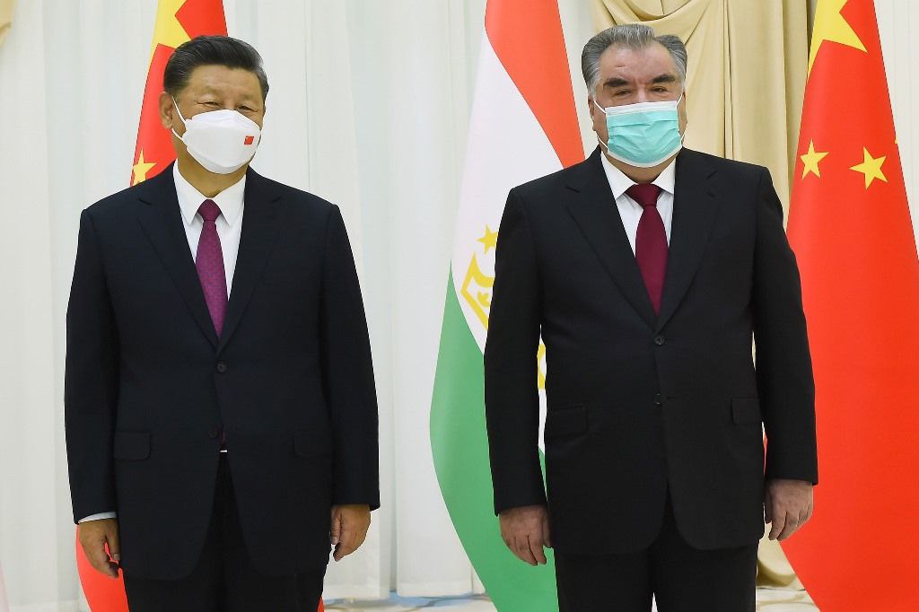Лукашенко надел китайскую маску, а Путина посадили за длинный стол. Так прошли переговоры с главой КНР Си Цзиньпином